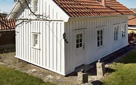 Two-Bedroom Holiday home in Strömstad 2